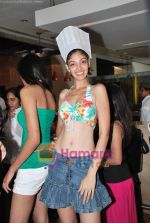 Femina Miss India finalists make giant pizza in Novotel Hotel, Juhu on 7th April 2010 (2).JPG